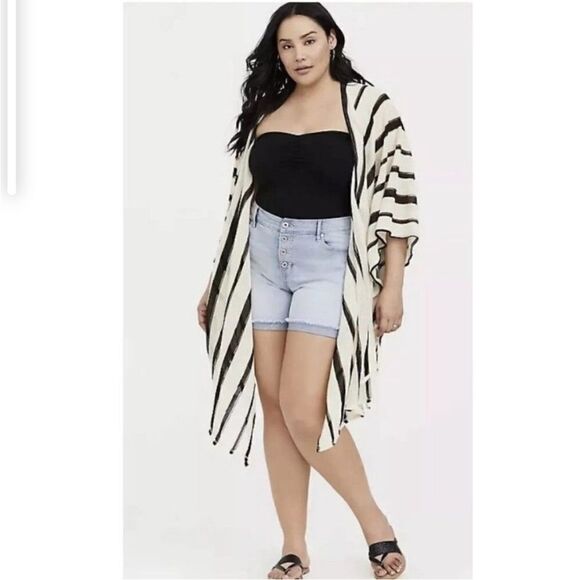Torrid Black Cream Color Striped Ruana Coverup Contemporary Feminine Casual - Picture 1 of 16